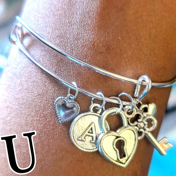 bite & pout "U" Silver Initial Bangle - Picture 1 of 5